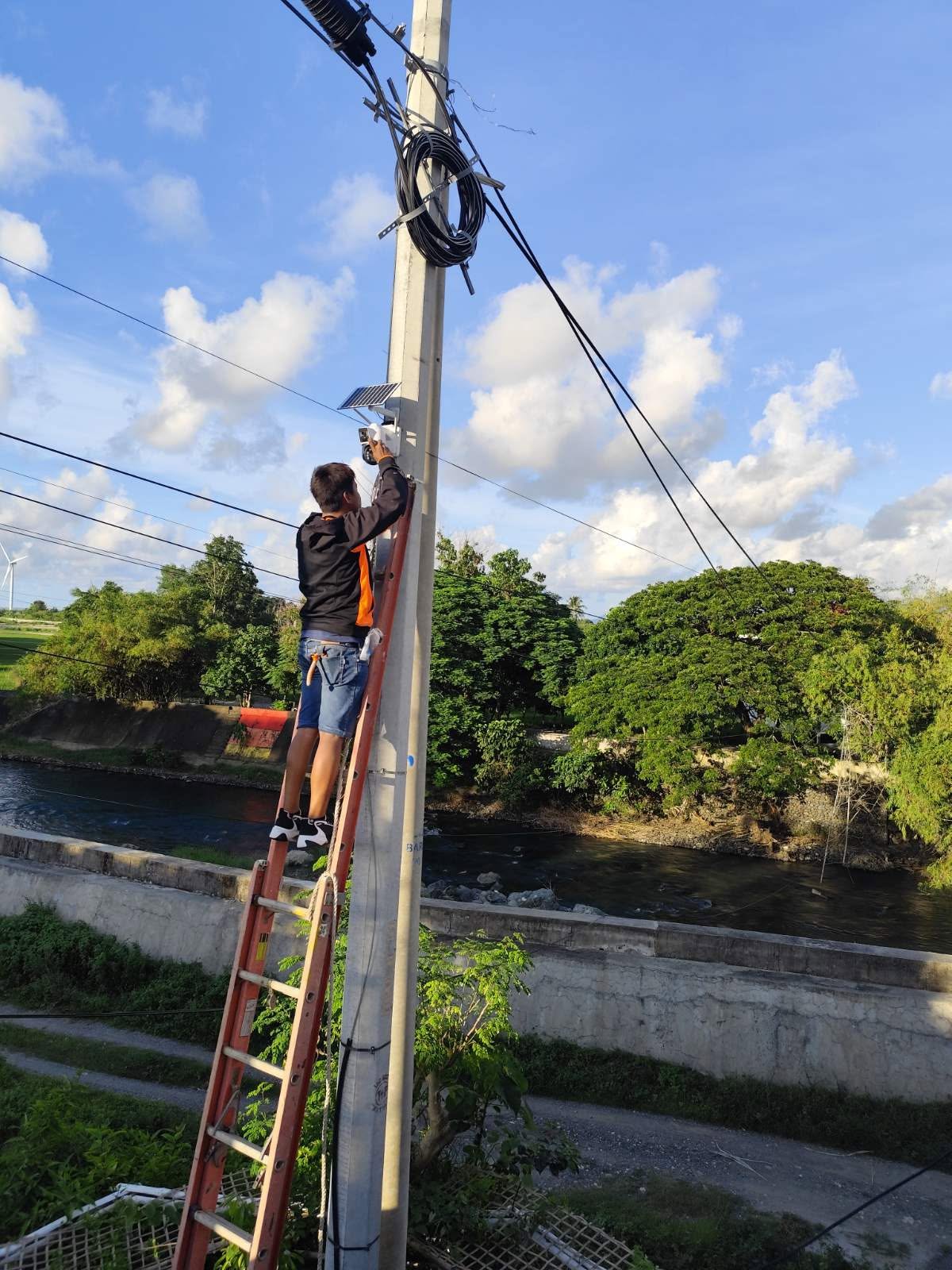 Queued installation panels at Quezon